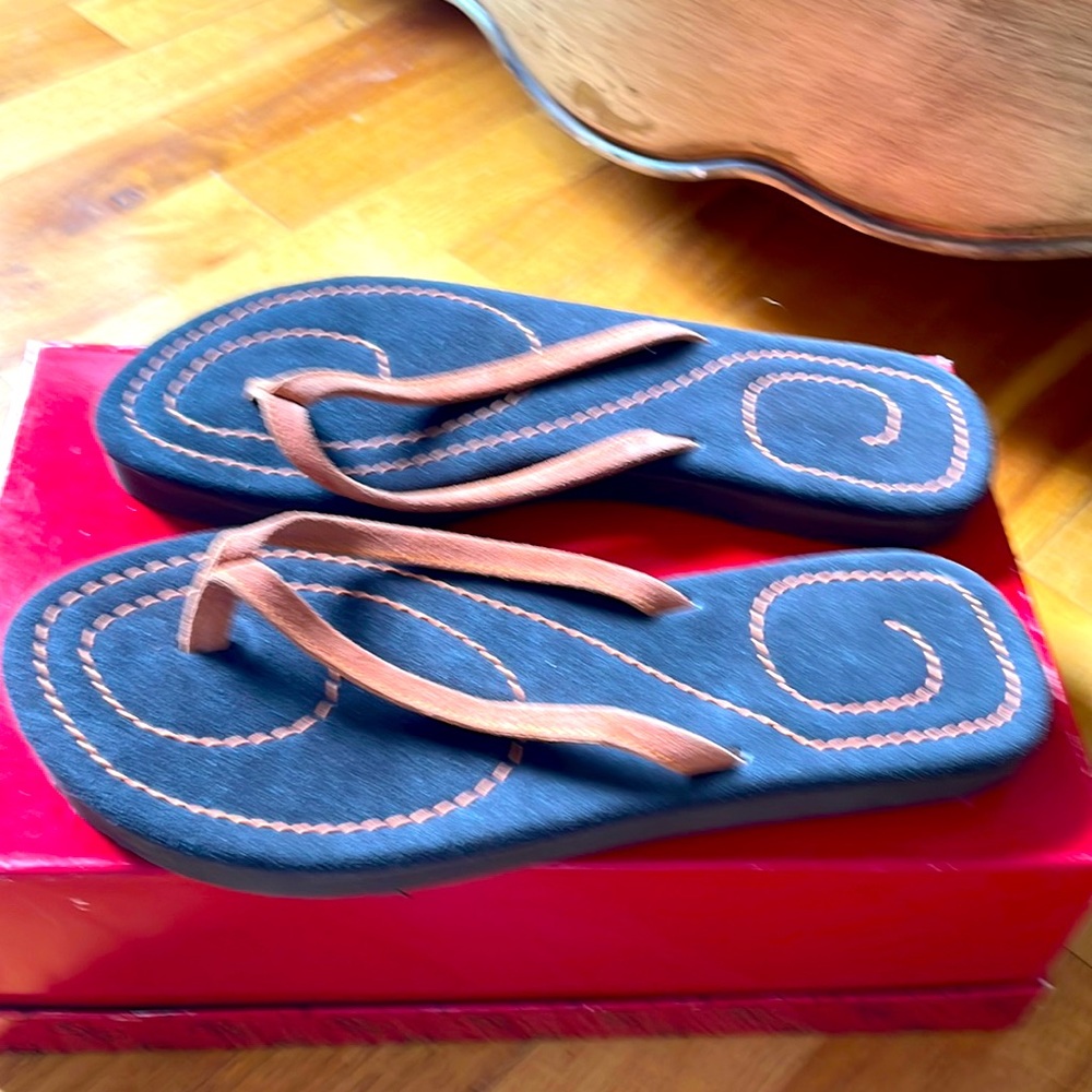 Old Navy Suede flipflop